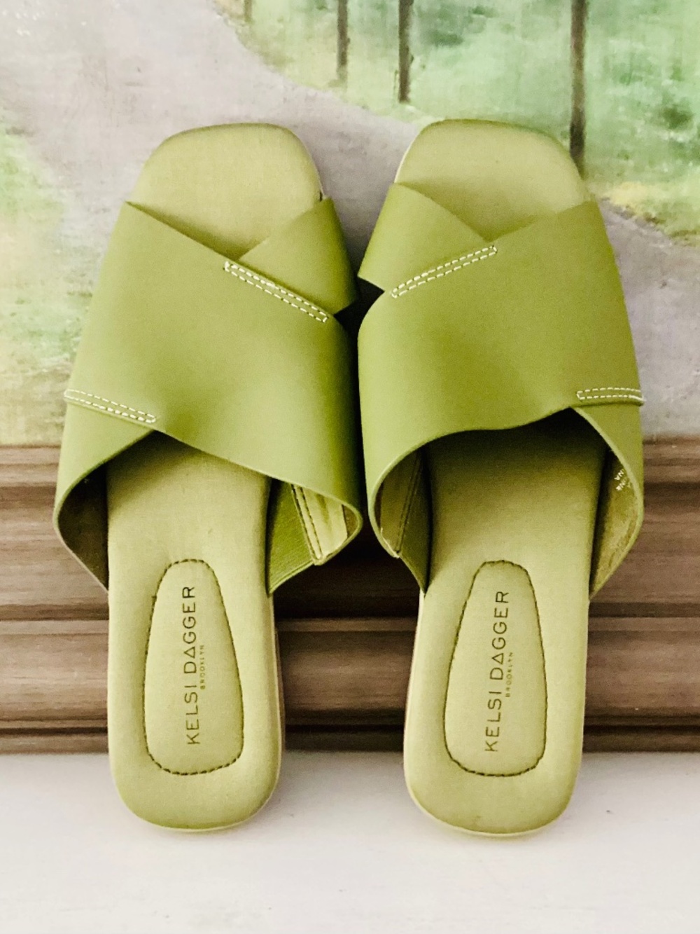 Kelsi Dagger Brooklyn Sandals Women's Size 7.5 Avocado Green Leather Slides